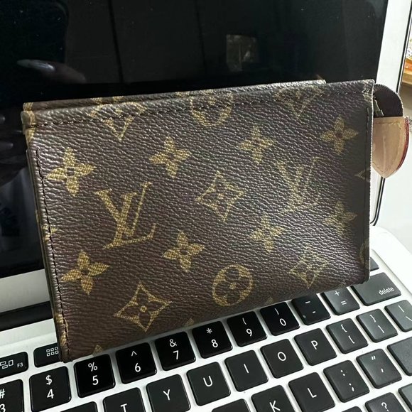 Louis Vuitton Monogram Toiletry Pouch 15 - Picture 1 of 7